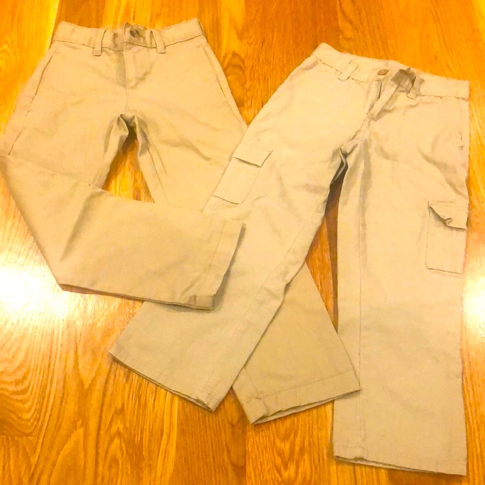 Khaki’s excellent condition Size 5/7, one with cargo pockets/regular pockets.